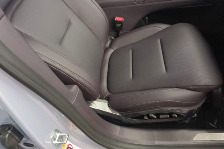 Used Avatr 06 2025 Ultra Pure Electric Edition Right Front Seat