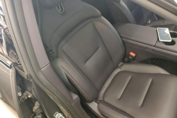 Used Avatr 06 2025 Ultra Pure Electric Edition Right Front Seat