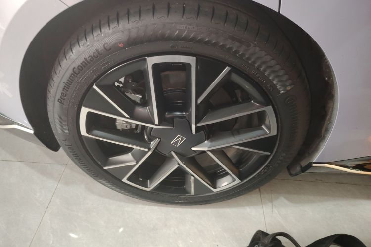 Used Avatr 06 2025 Pro Range-Extended Edition Right Rear Wheel Hub