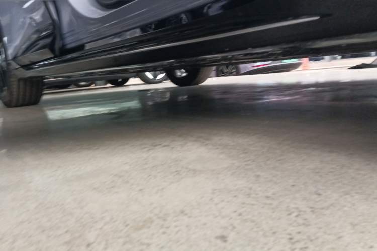 Used Avatr 06 2025 Ultra Pure Electric Edition Right Side Sill