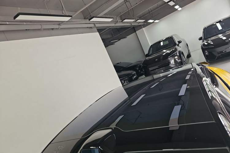 Used Avatr 06 2025 Ultra Pure Electric Edition Roof