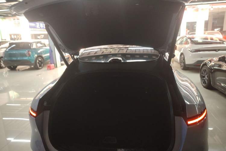 Used Avatr 06 2025 Pro Range-Extended Edition Trunk