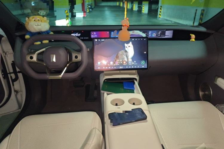 Used Avatr 06 2025 Max All-Electric Version Center Console