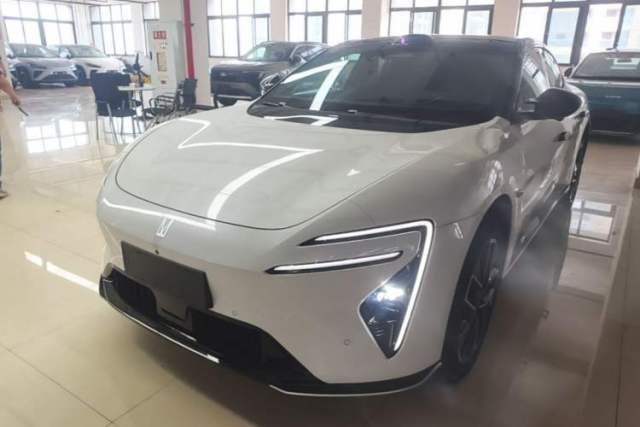 Avatr 06 2025 Ultra Pure Electric Edition с пробегом
