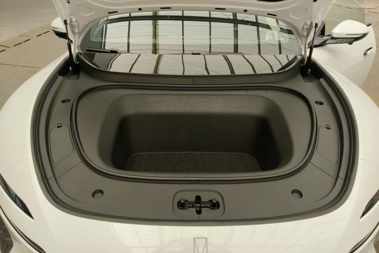 Used Avatr 06 2025 Ultra Pure Electric Edition Engine Bay
