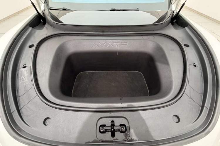 Used Avatr 06 2025 Ultra Pure Electric Edition Engine Bay