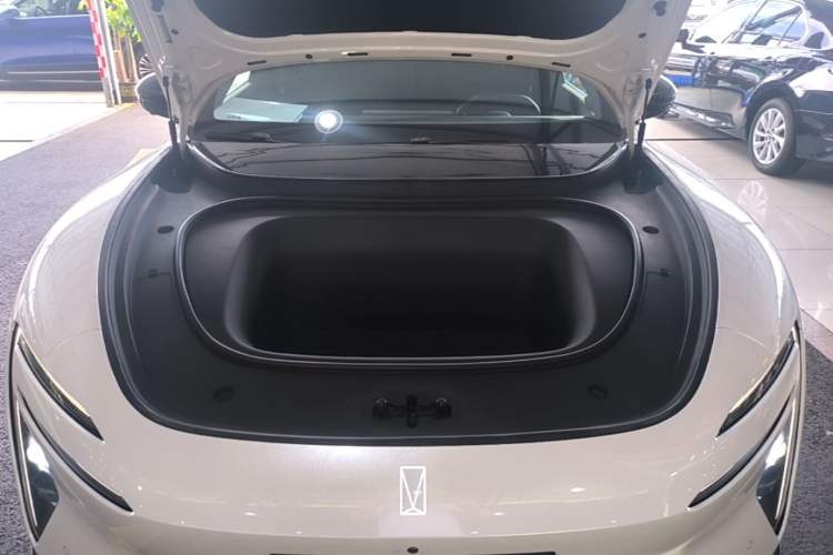 Used Avatr 06 2025 Ultra Pure Electric Edition Engine Bay