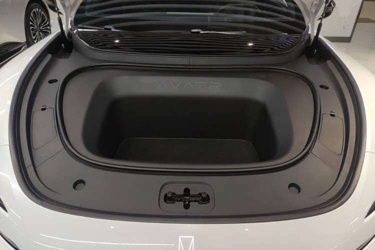 Used Avatr 06 2025 Ultra Pure Electric Edition Engine Bay