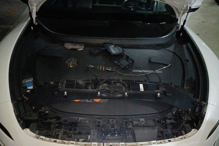 Used Avatr 06 2025 Pro Range-Extended Edition Engine Bay