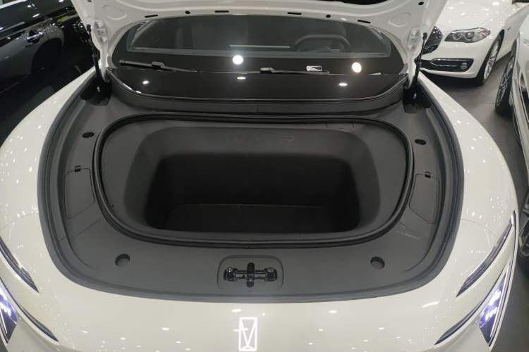 Used Avatr 06 2025 Ultra Pure Electric Edition Engine Bay
