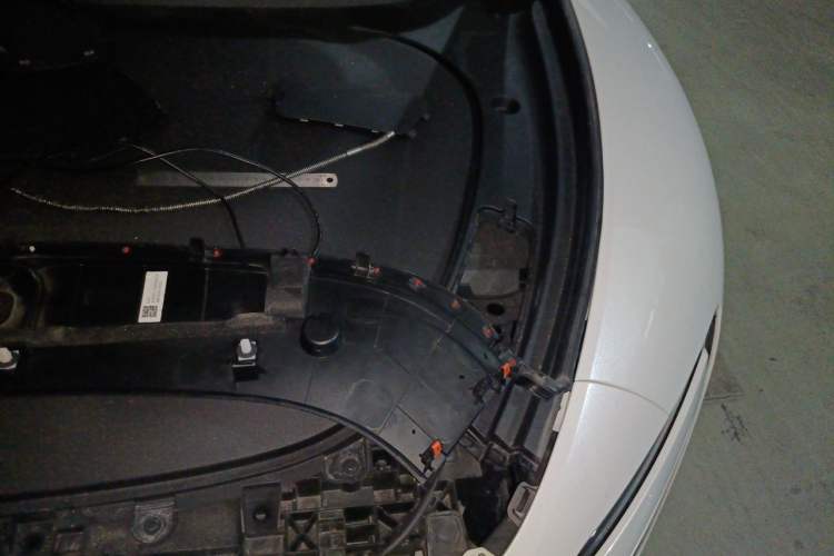 Used Avatr 06 2025 Pro Range-Extended Edition Engine Bay Left