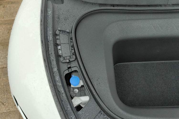 Used Avatr 06 2025 Pro All-Electric Version Engine Bay Right