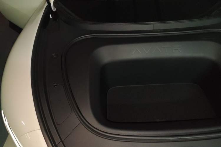 Used Avatr 06 2025 Max All-Electric Version Engine Bay Right