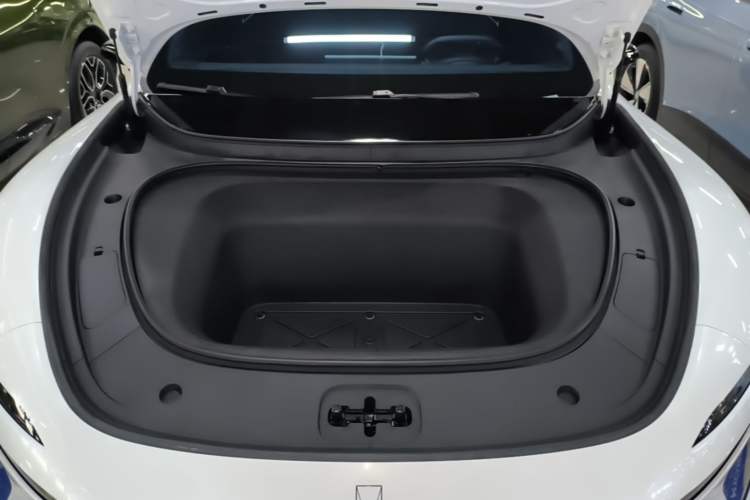 Used Avatr 06 2025 Ultra Pure Electric Edition Engine Bay