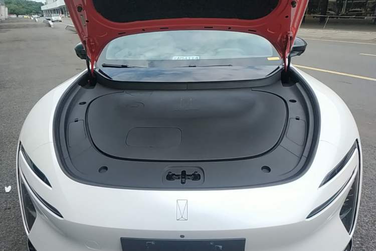 Used Avatr 06 2025 Max Extended-Range Edition Engine Bay