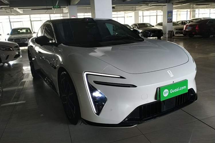 Used Avatr 06 2025 Ultra Pure Electric Edition Exterior 1