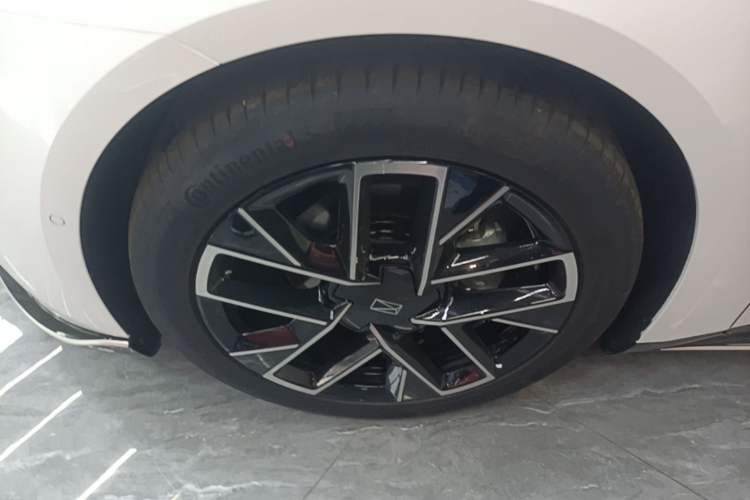 Used Avatr 06 2025 Max All-Electric Version Exterior 3