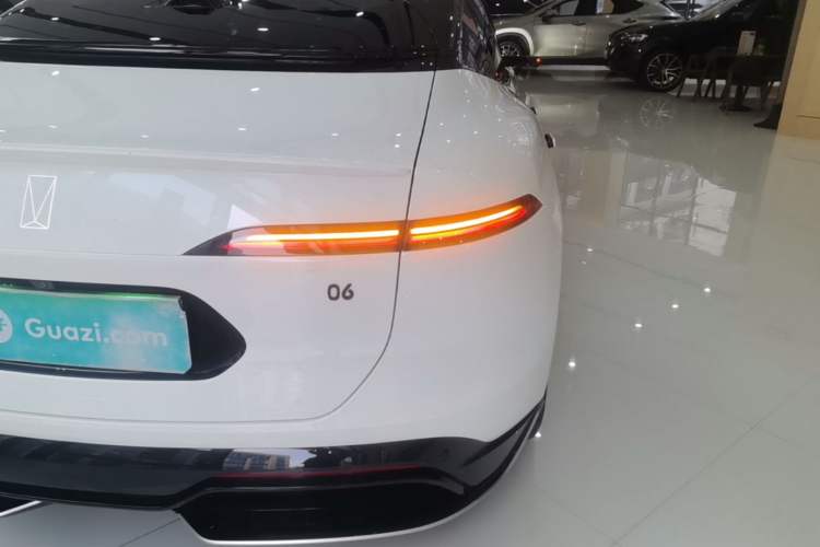 Used Avatr 06 2025 Ultra Pure Electric Edition Exterior 3