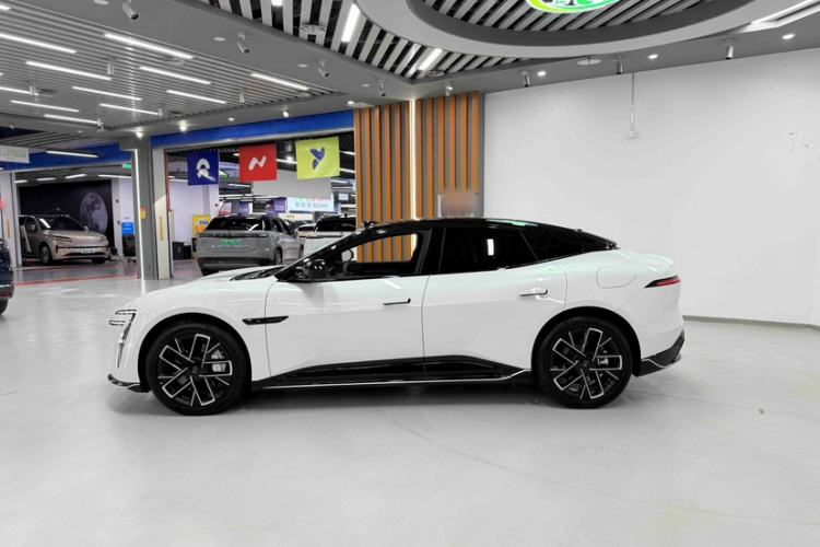 Used Avatr 06 2025 Ultra Pure Electric Edition Exterior 3