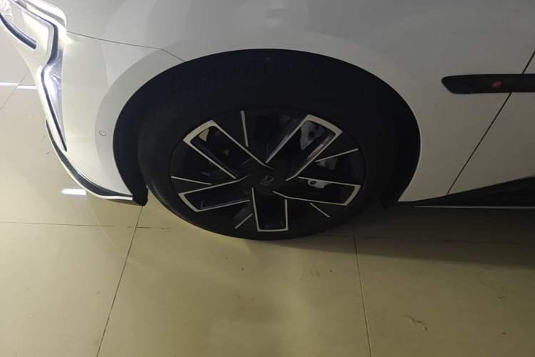 Used Avatr 06 2025 Ultra Pure Electric Edition Exterior 4
