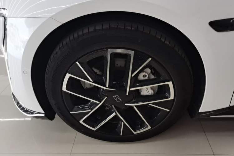 Used Avatr 06 2025 Ultra Pure Electric Edition Exterior 4