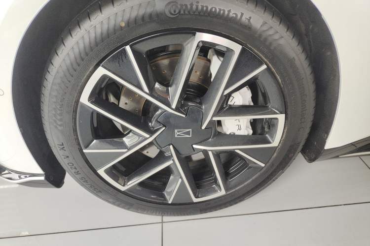 Used Avatr 06 2025 Ultra Pure Electric Edition Exterior 4