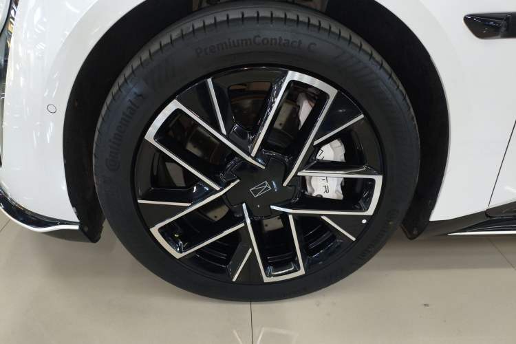 Used Avatr 06 2025 Ultra Pure Electric Edition Exterior 4