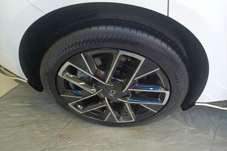 Used Avatr 06 2025 Max All-Electric Version Exterior 4