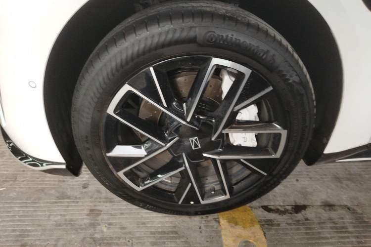 Used Avatr 06 2025 Ultra Pure Electric Edition Exterior 4