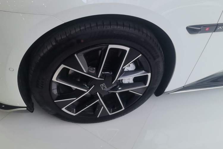 Used Avatr 06 2025 Ultra Pure Electric Edition Exterior 4