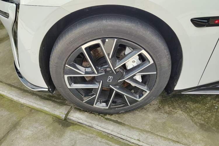 Used Avatr 06 2025 Ultra Pure Electric Edition Exterior 4