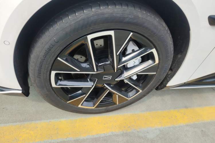 Used Avatr 06 2025 Ultra Pure Electric Edition Exterior 4