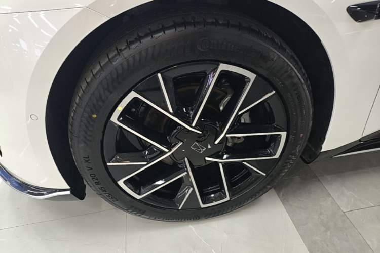 Used Avatr 06  Exterior 4