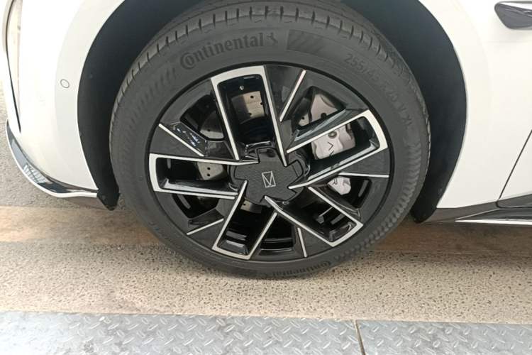 Used Avatr 06 2025 Ultra Pure Electric Edition Exterior 4