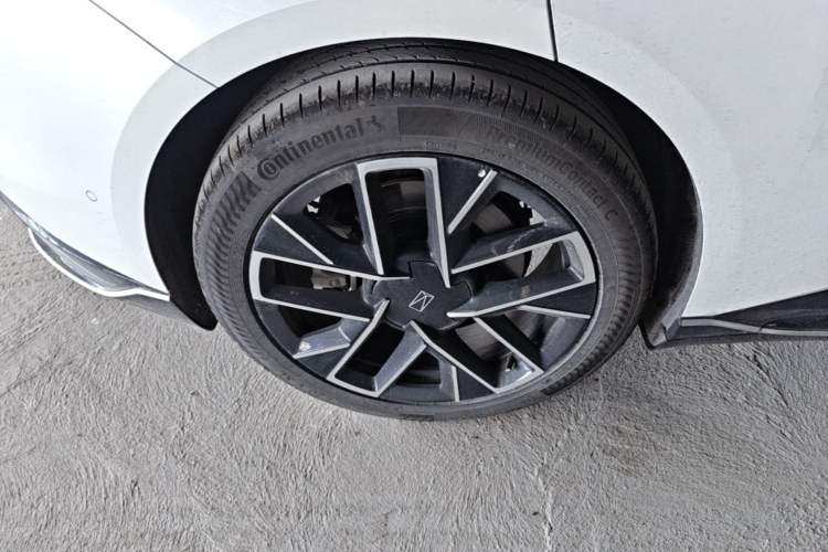Used Avatr 06 2025 Ultra Pure Electric Edition Exterior 5