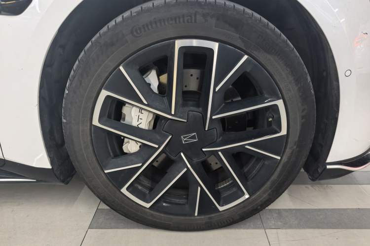 Used Avatr 06 2025 Ultra Pure Electric Edition Exterior 5