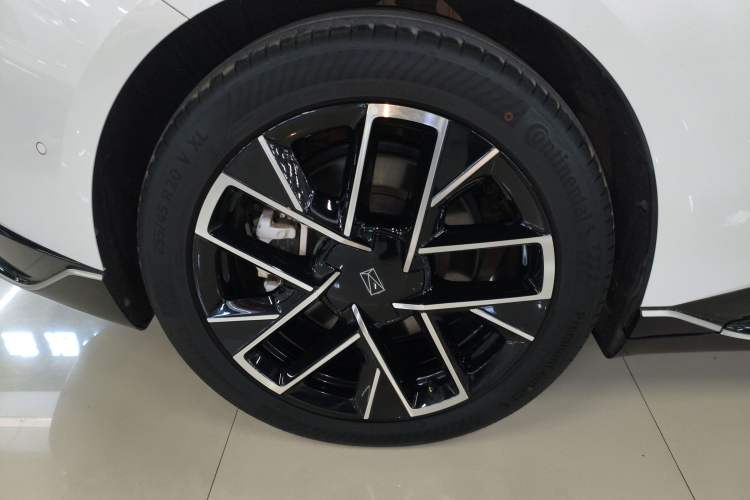 Used Avatr 06 2025 Ultra Pure Electric Edition Exterior 5