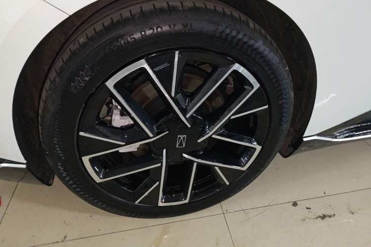 Used Avatr 06 2025 Ultra Pure Electric Edition Exterior 5