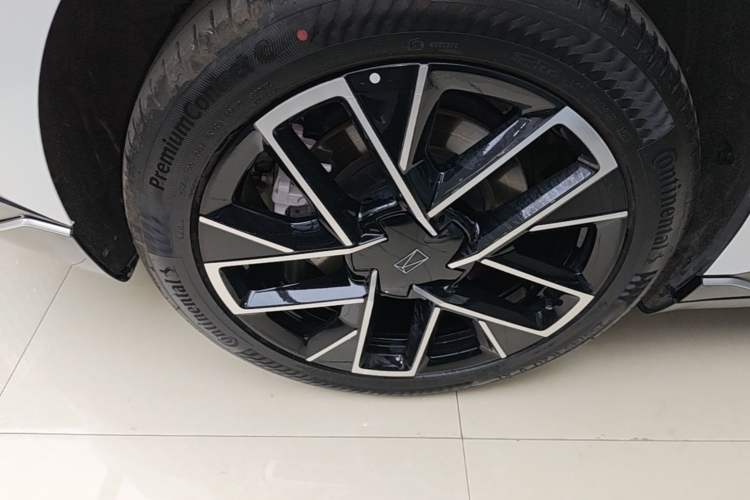 Used Avatr 06 2025 Ultra Pure Electric Edition Exterior 5