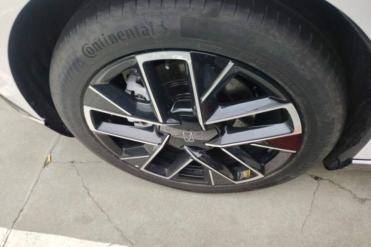 Used Avatr 06 2025 Ultra Pure Electric Edition Exterior 5