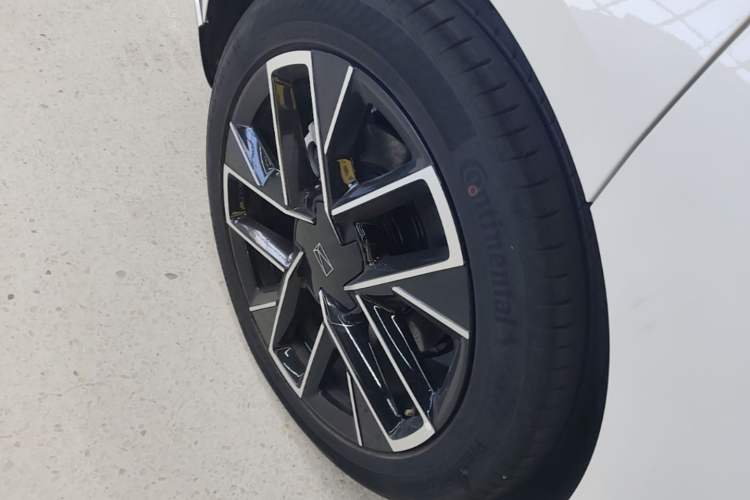 Used Avatr 06 2025 Ultra Pure Electric Edition Exterior 5