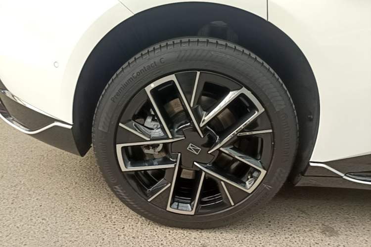 Used Avatr 06 2025 Ultra Pure Electric Edition Exterior 5