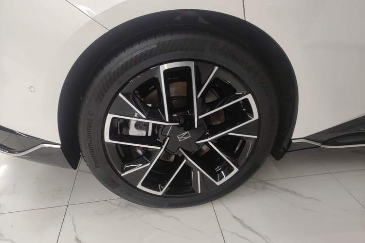 Used Avatr 06 2025 Ultra Pure Electric Edition Exterior 5