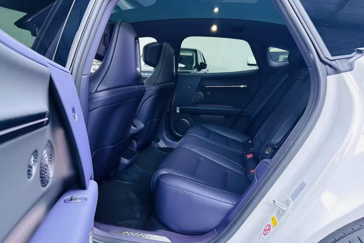 Used Avatr 06 2025 Ultra Pure Electric Edition Headliner