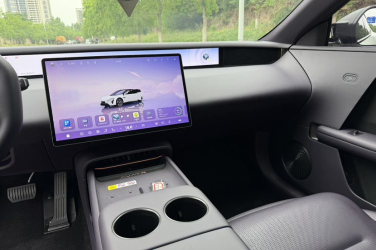 Used Avatr 06 2025 Ultra Pure Electric Edition Interior 12