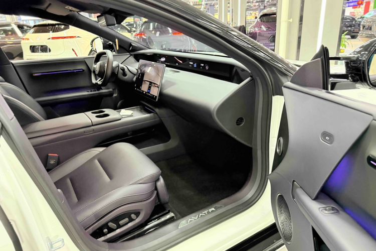 Used Avatr 06 2025 Ultra Pure Electric Edition Interior 3