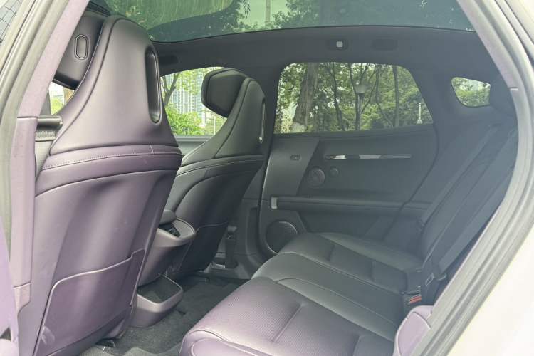 Used Avatr 06 2025 Ultra Pure Electric Edition Interior 3