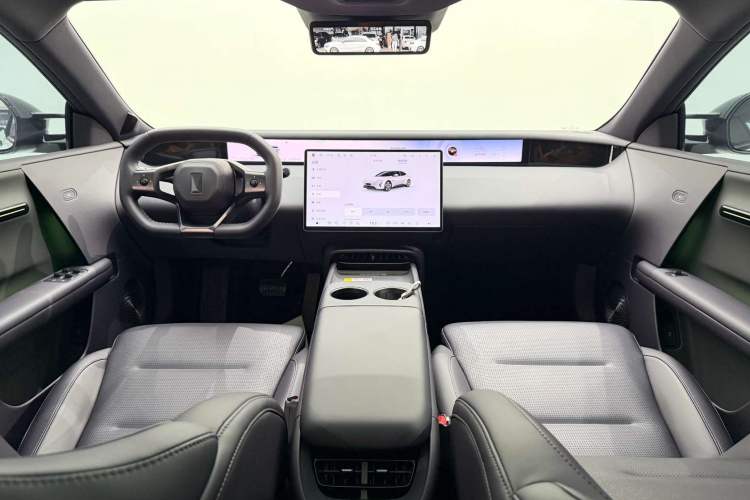 Used Avatr 06 2025 Ultra Pure Electric Edition Interior 4