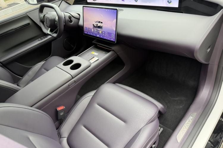 Used Avatr 06 2025 Ultra Pure Electric Edition Interior 4