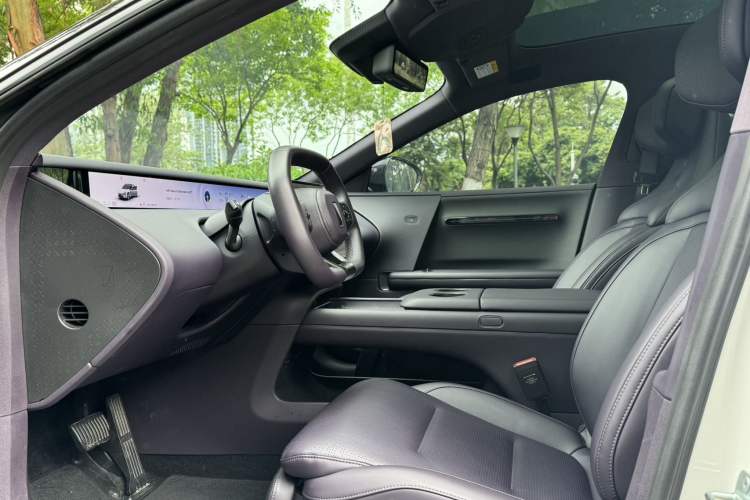 Used Avatr 06 2025 Ultra Pure Electric Edition Interior 4